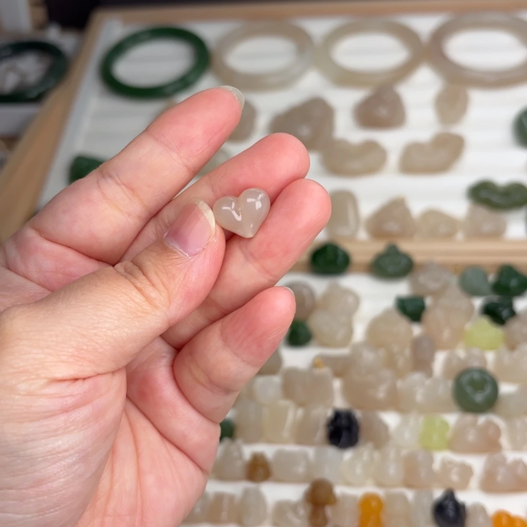 和田玉未镶嵌颈饰福利屁桃有棉