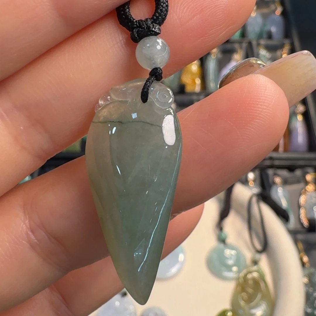 翡翠未镶嵌颈饰福瓜