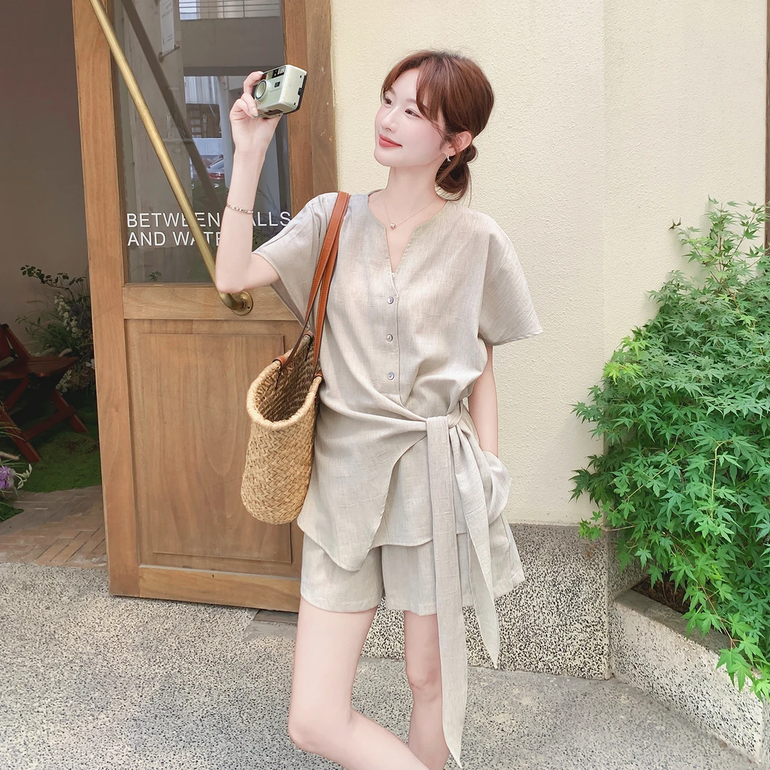 高级小众不撞款套装夏季今年流行爆款仿麻感设计感上衣短裤两件套