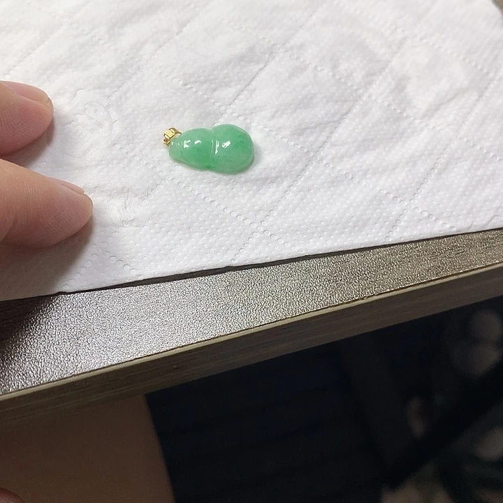 翡翠18K金镶嵌颈饰爱*葫芦瑕疵