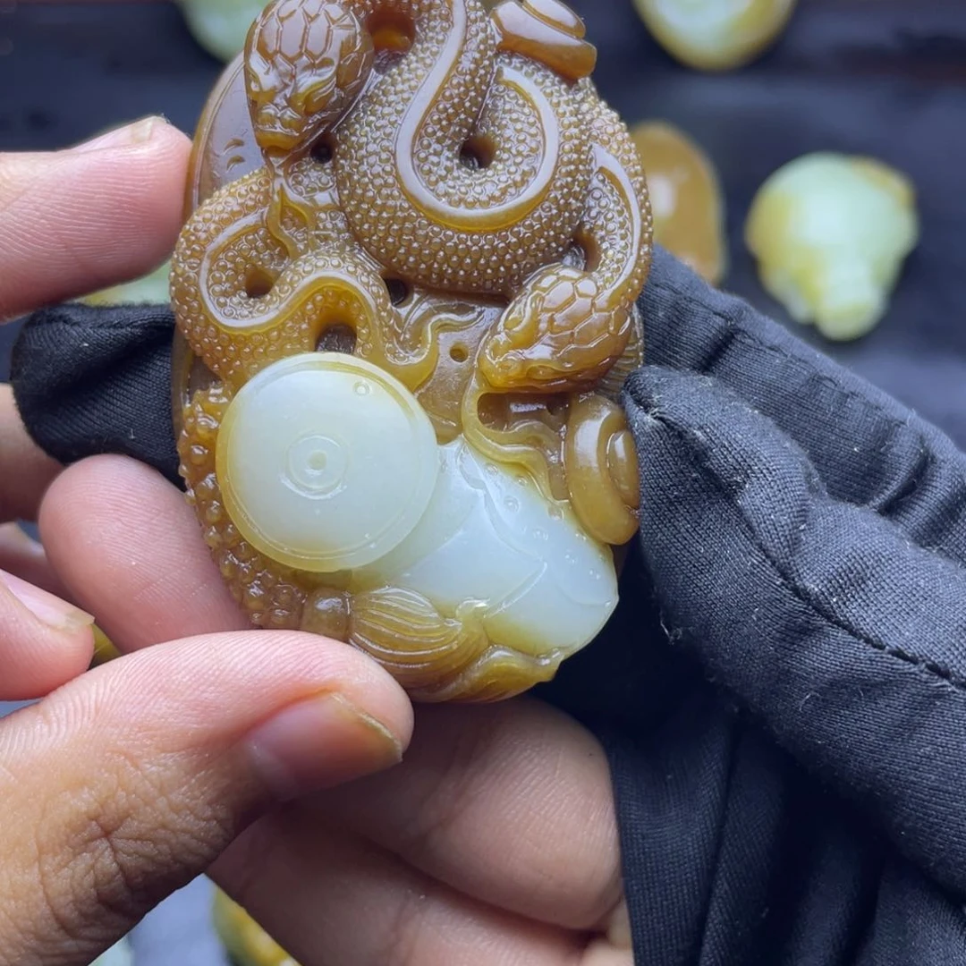 和田玉（糖玉）未镶嵌颈饰