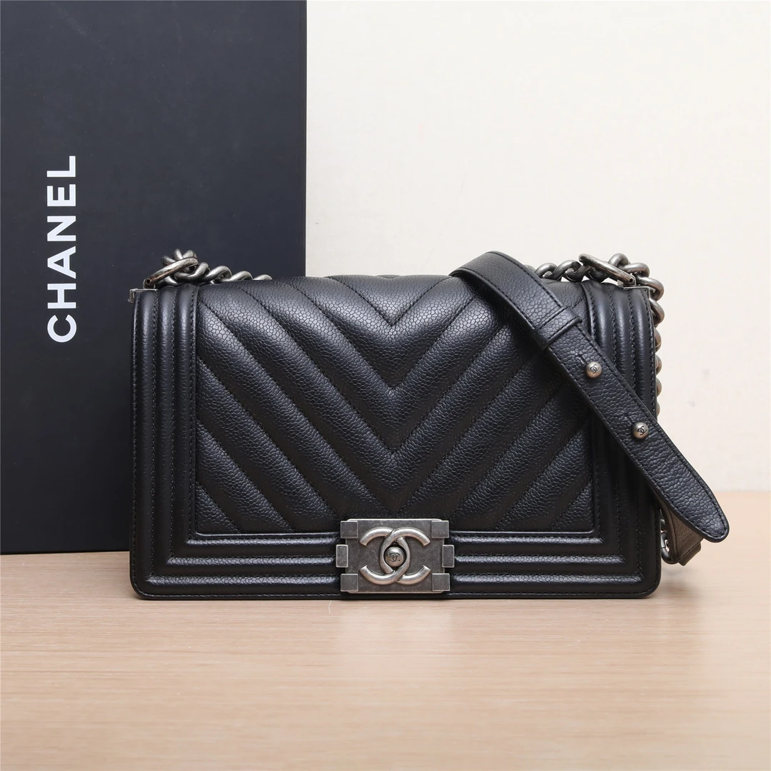 95新 Chanel/香奈儿 【黑黑】Leboy 中号 25cm 黑色 V纹 28开