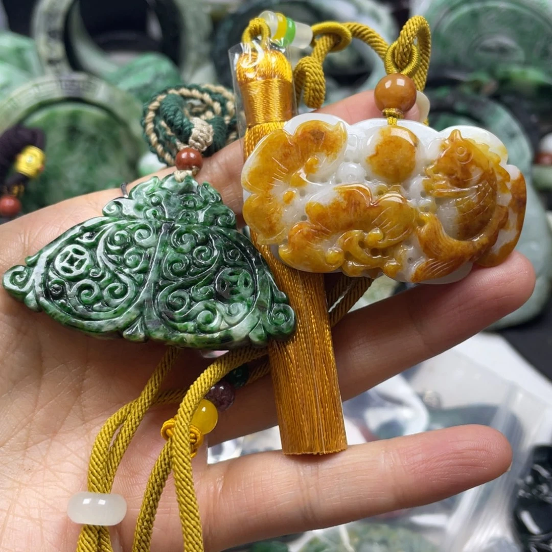 翡翠未镶嵌颈饰顺****卖牌子