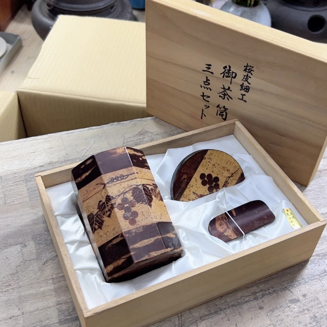 瓷片陶瓷和金属表面涂满