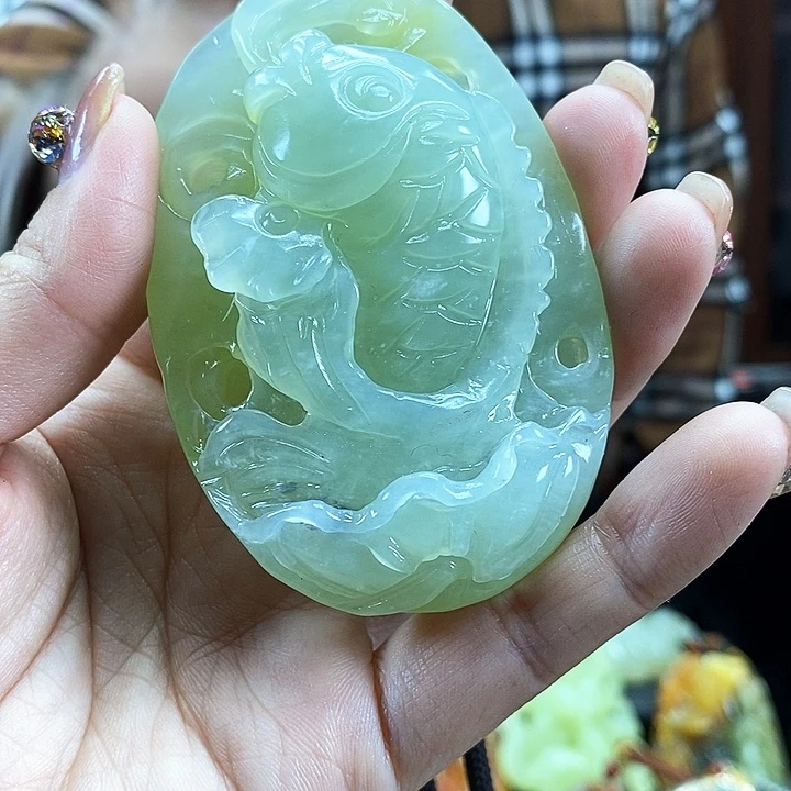 蛇纹石玉吊坠未镶嵌