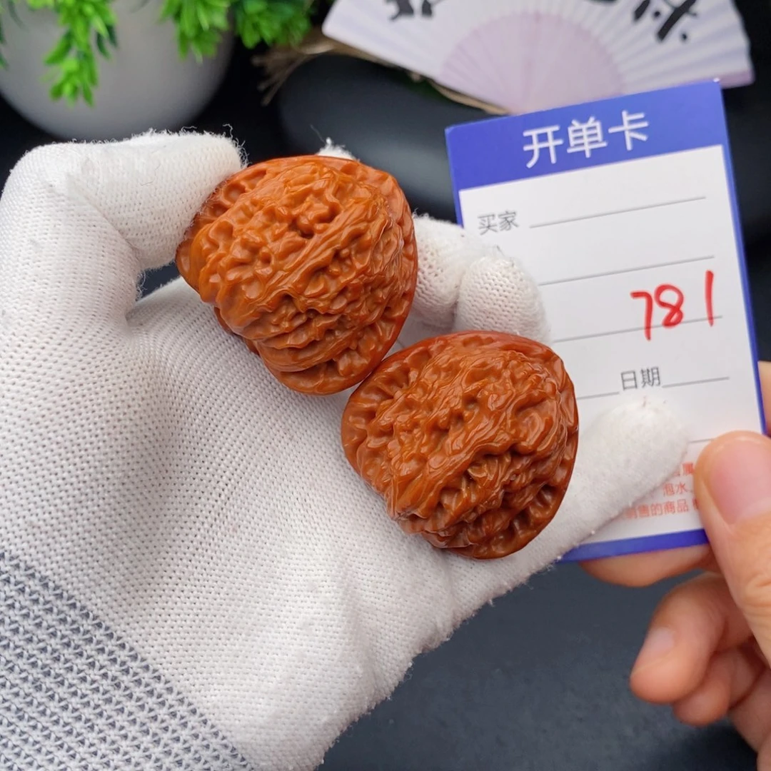 文玩核桃把件40三角白781