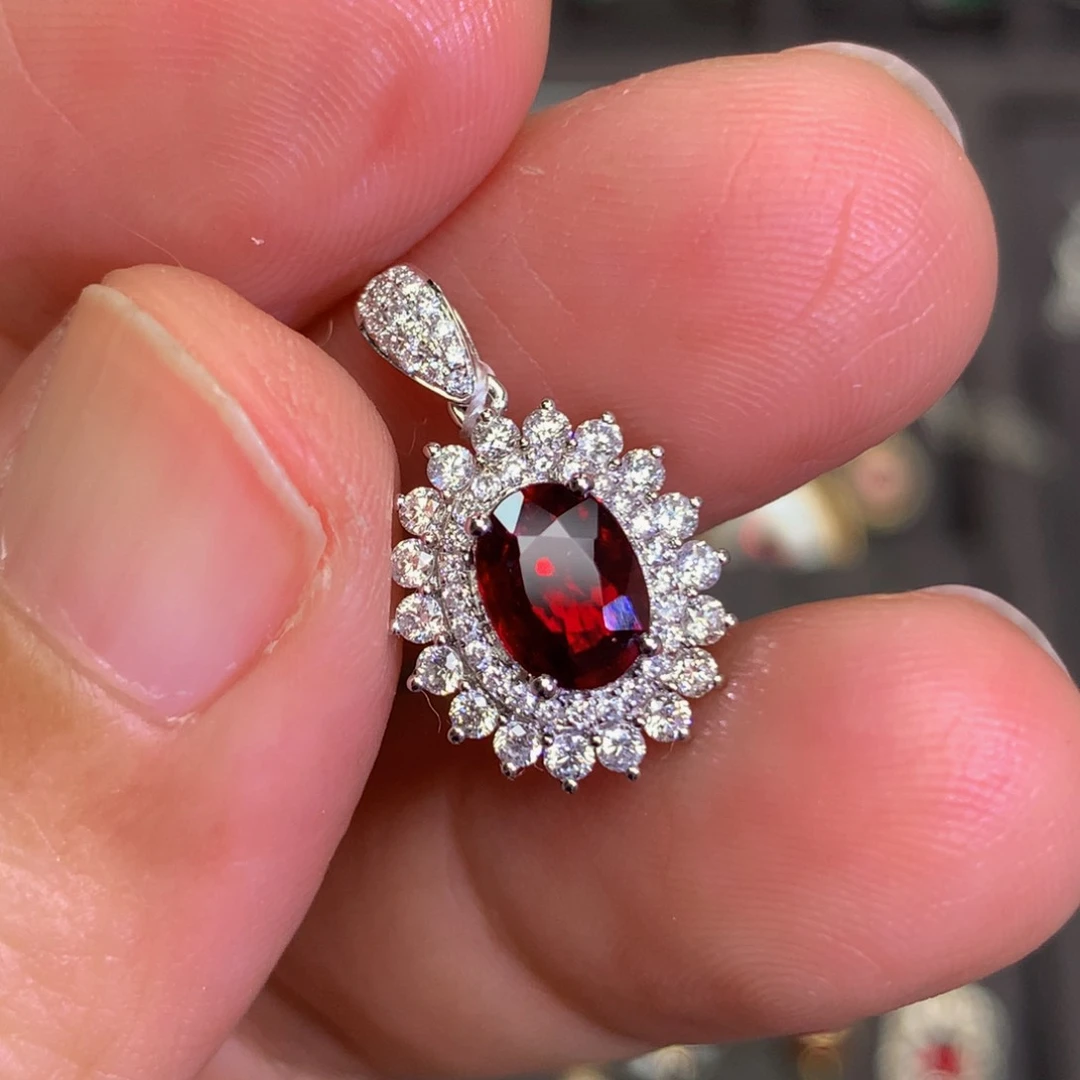 红宝石吊坠(不含链)18K金镶嵌