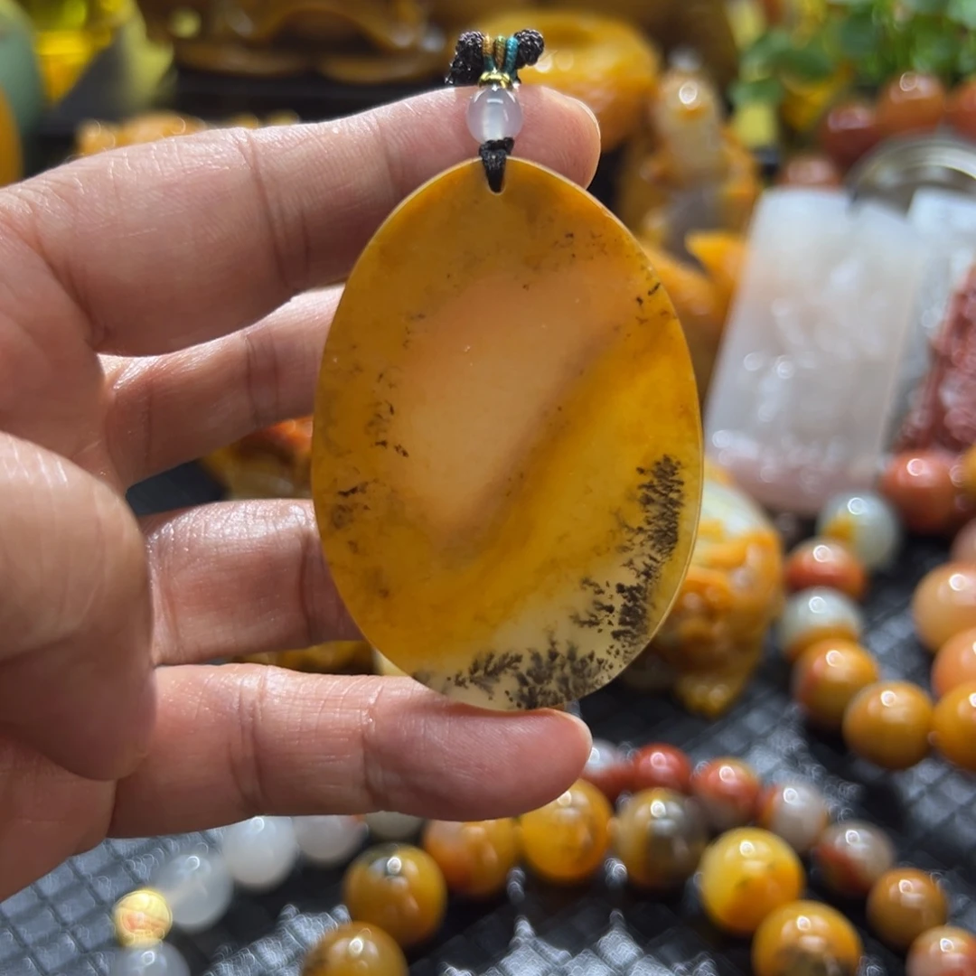 石英质玉未镶嵌颈饰