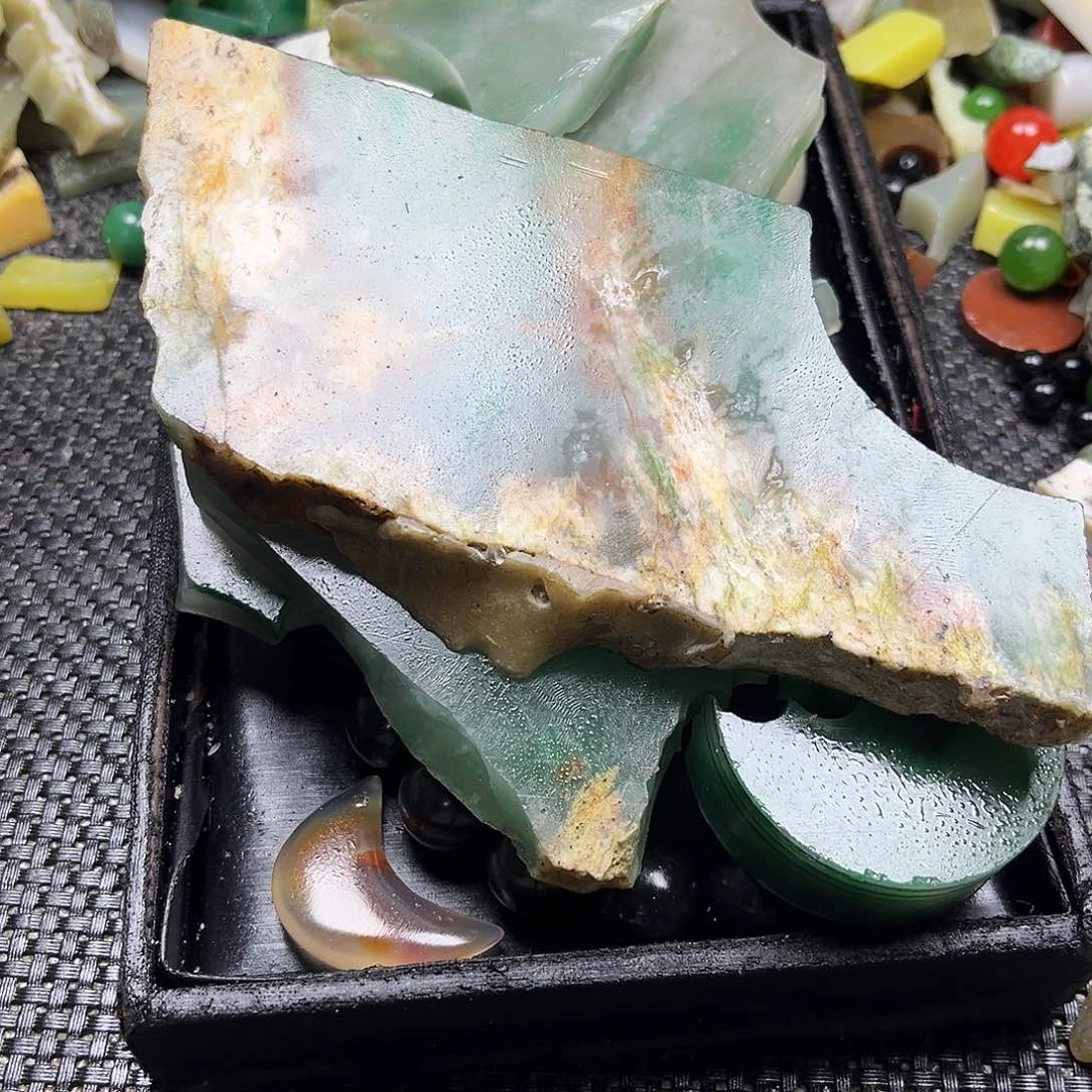 和田玉未镶嵌颈饰钿*