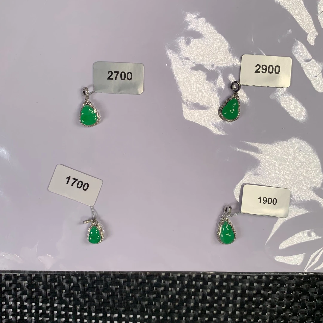 翡翠A货18K金镶嵌葫芦多样性发货，发一件507