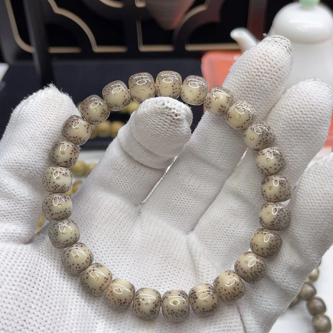 吊坠星月菩提30。9/8巧克力棕冰糖黄金瞳