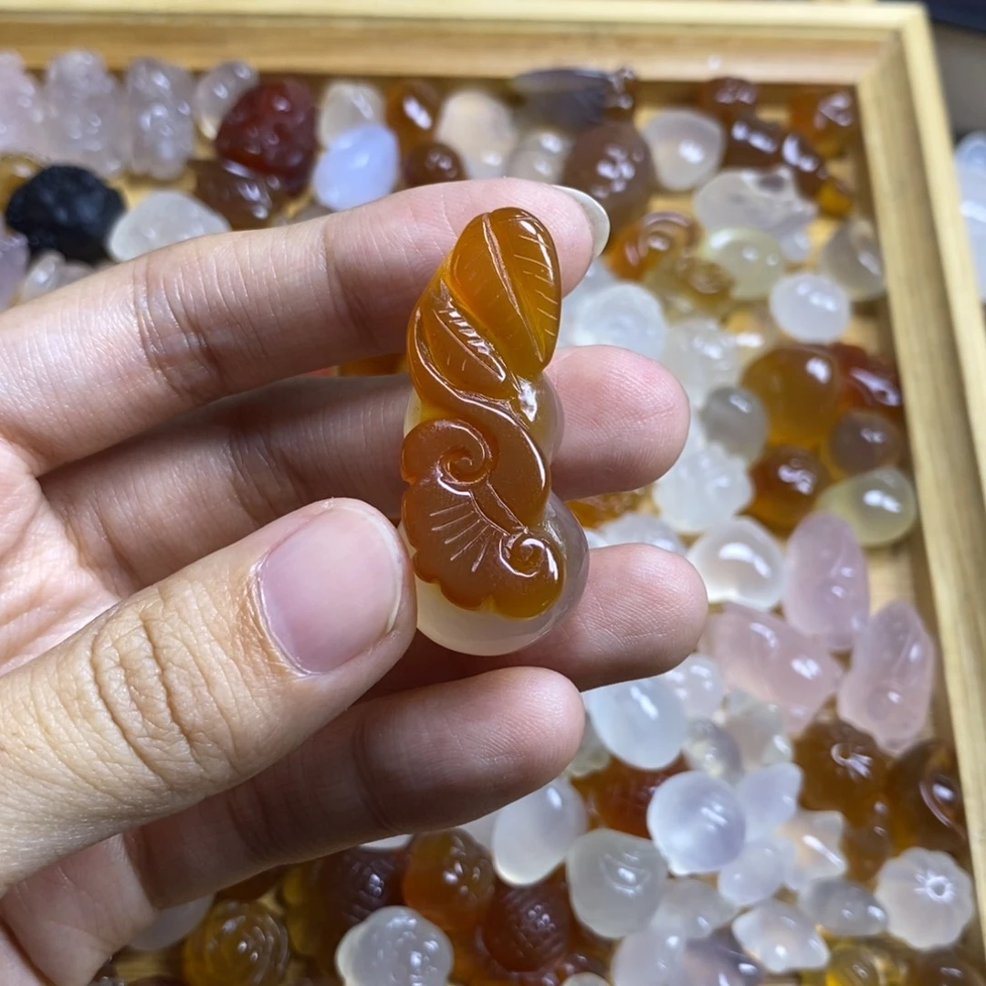 正***J未镶嵌颈饰玛瑙/玉髓
