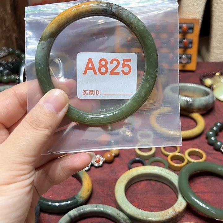 岫岩河磨玉（透闪石质玉）手把未镶嵌蓝****娃