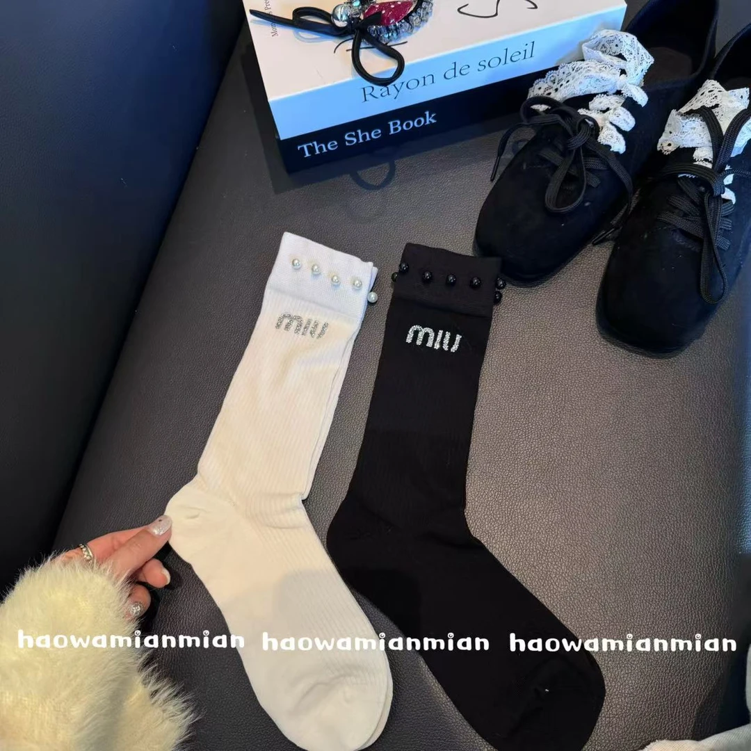 ins轻奢袜子珍珠字母亮闪闪欧货时尚百搭夏季薄款个性中筒棉袜女