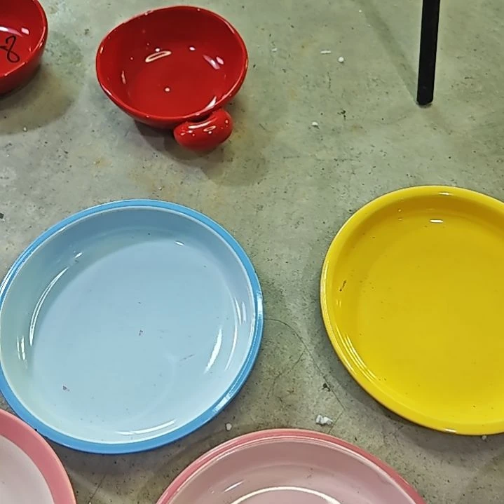 米其林厚边蓝色加黄色盘子两个