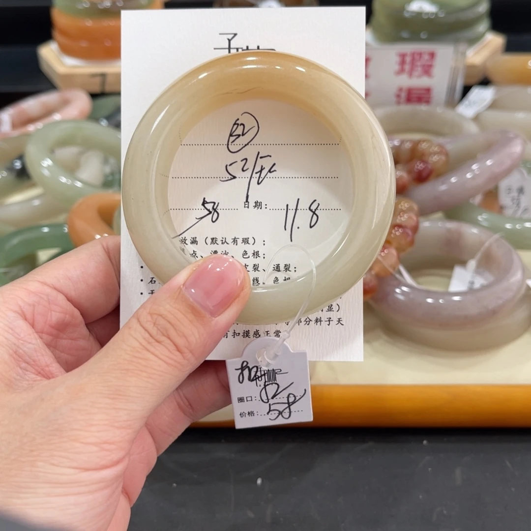 未镶嵌手镯石英质玉
