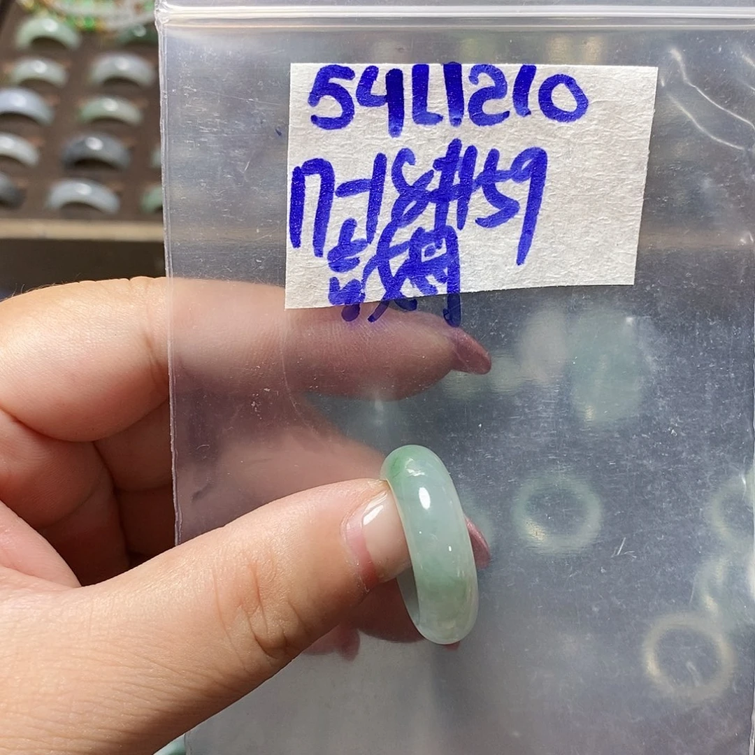 未镶嵌定制翡翠吉*