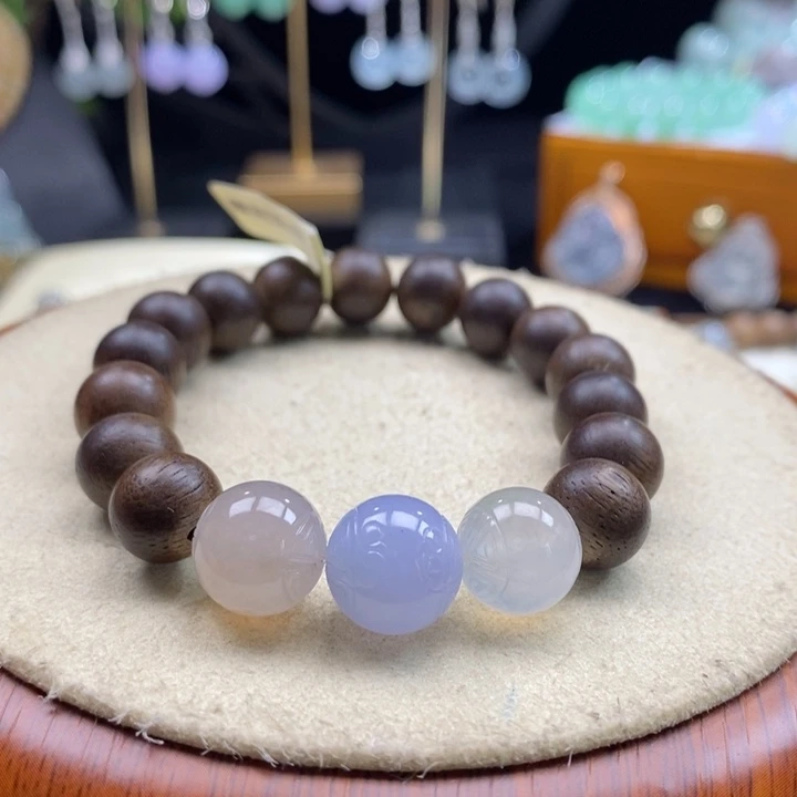 沉香木手串翡翠雕刻珠卡12+