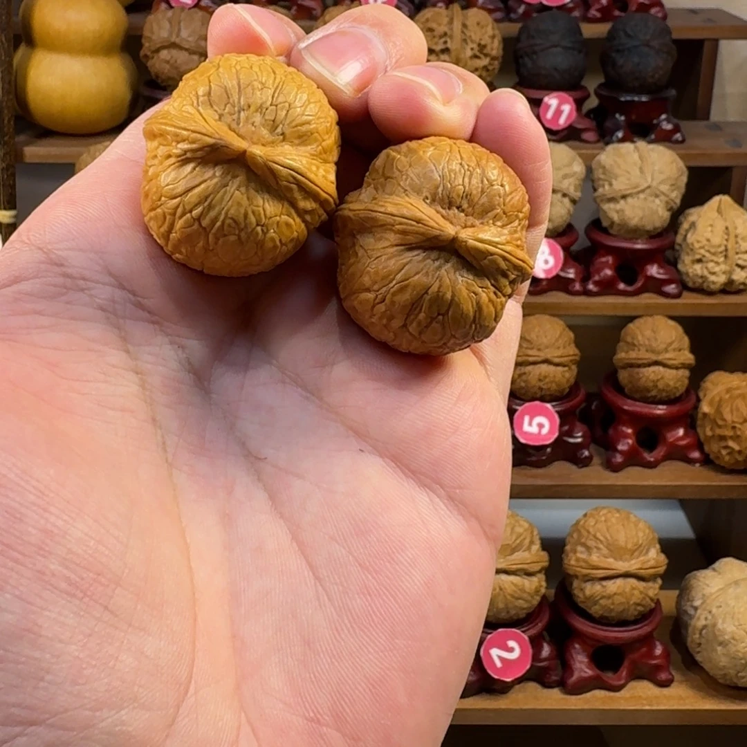 核桃铁核桃把件正圆蛇皮球