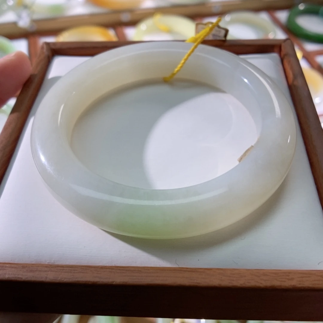 【闪购商品】未镶嵌手镯和田玉（翠青玉）