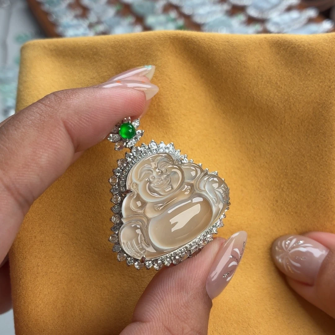 翡翠18K金镶嵌颈饰佛公