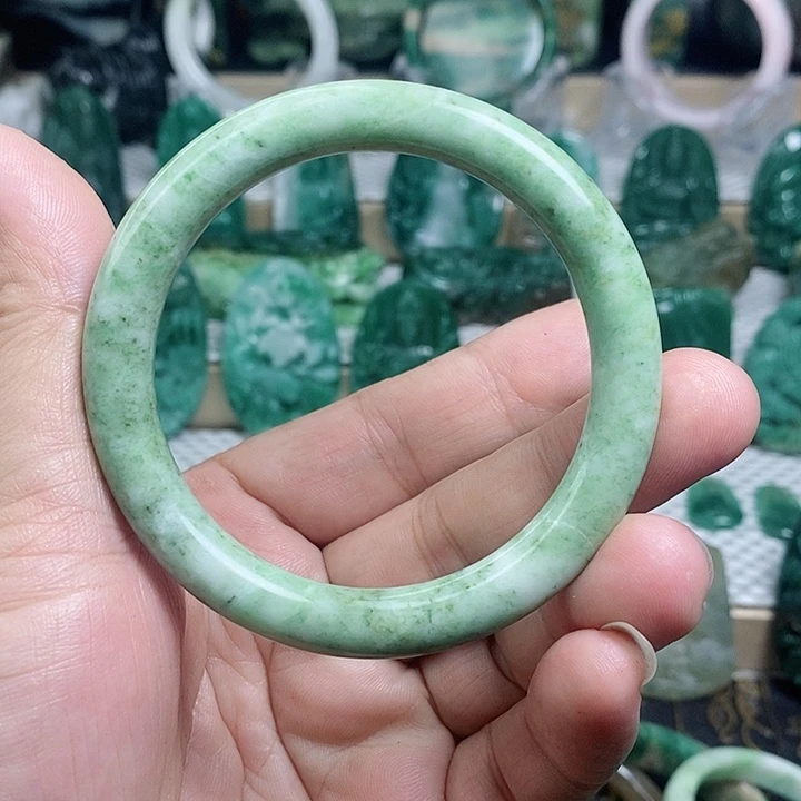 未镶嵌独山玉手镯