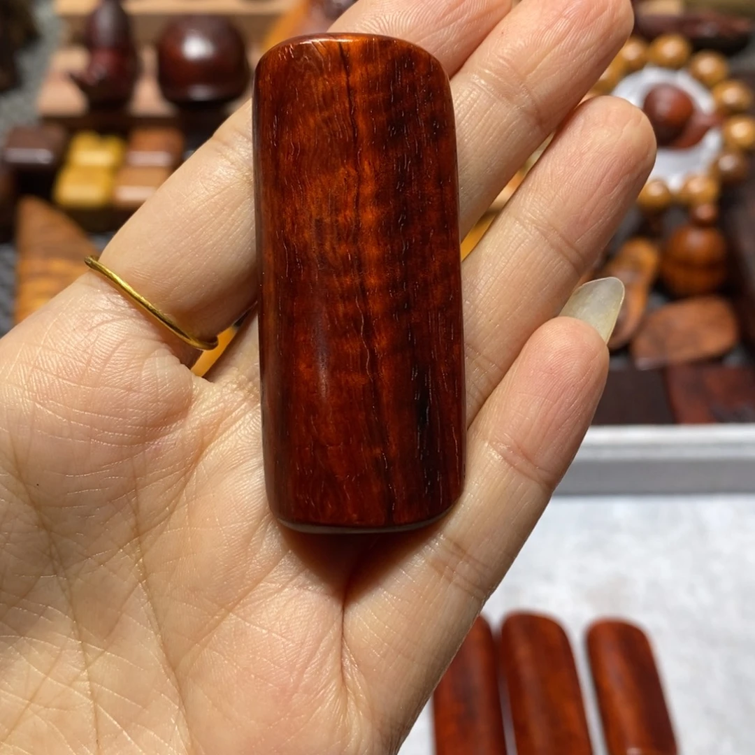 齐***胜檀香紫檀（小叶紫檀）