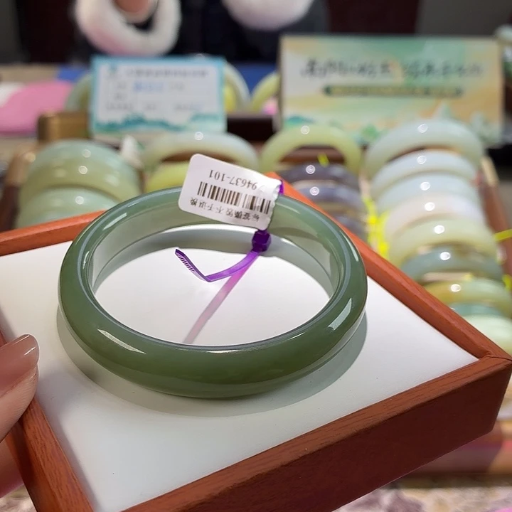 和田玉未镶嵌手镯5