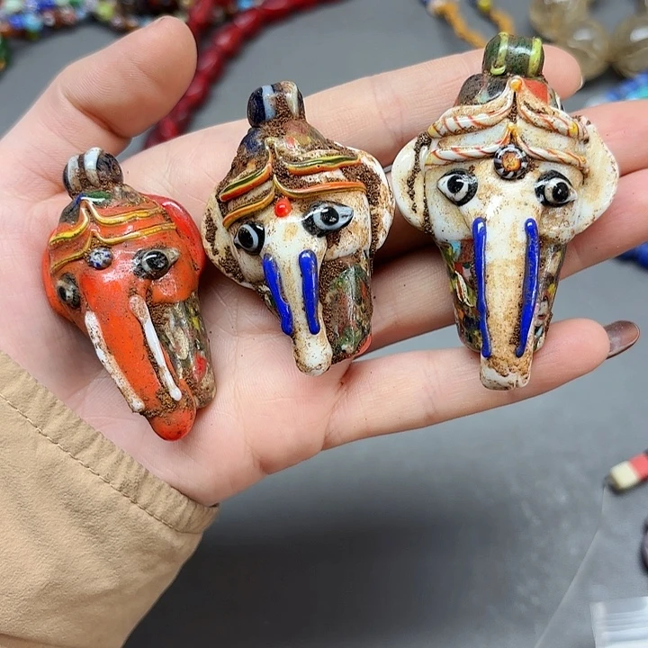 琉璃颈饰老象55元一个