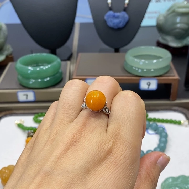 秋***叶合金石英质玉（黄龙玉）戒指