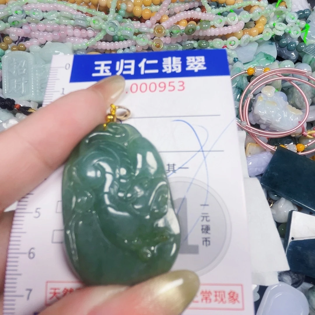翡翠未镶嵌颈饰好