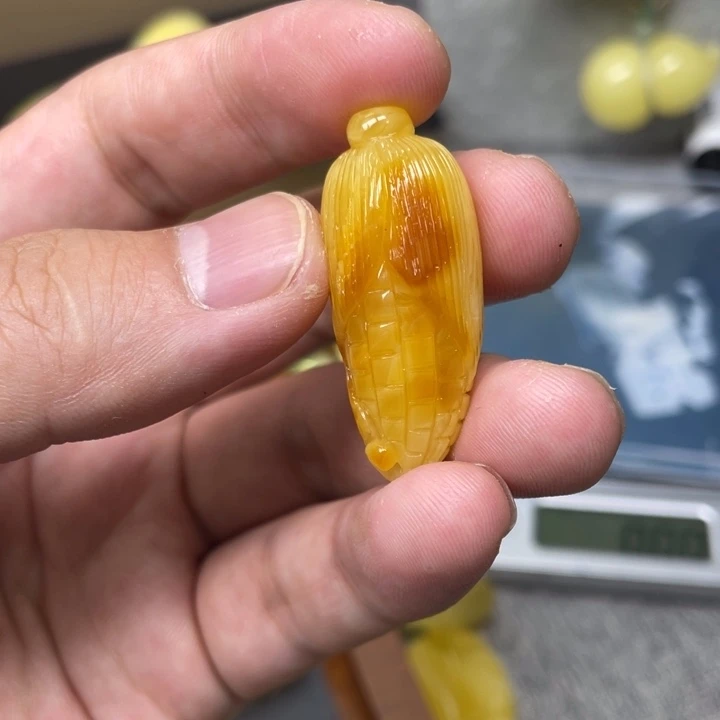 韦****琥珀未镶嵌珠宝奇石