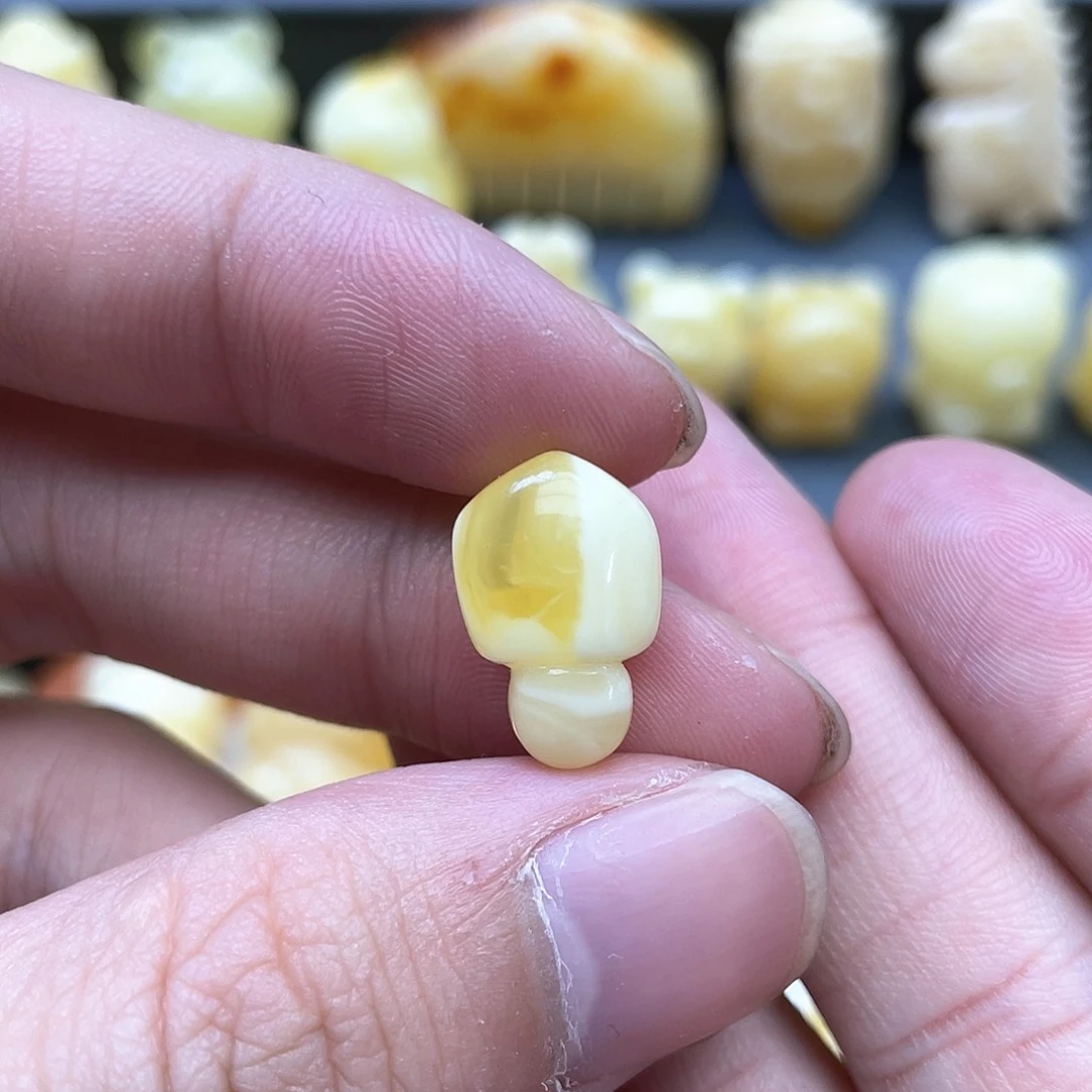 琥珀裸石未镶嵌蜜蜡