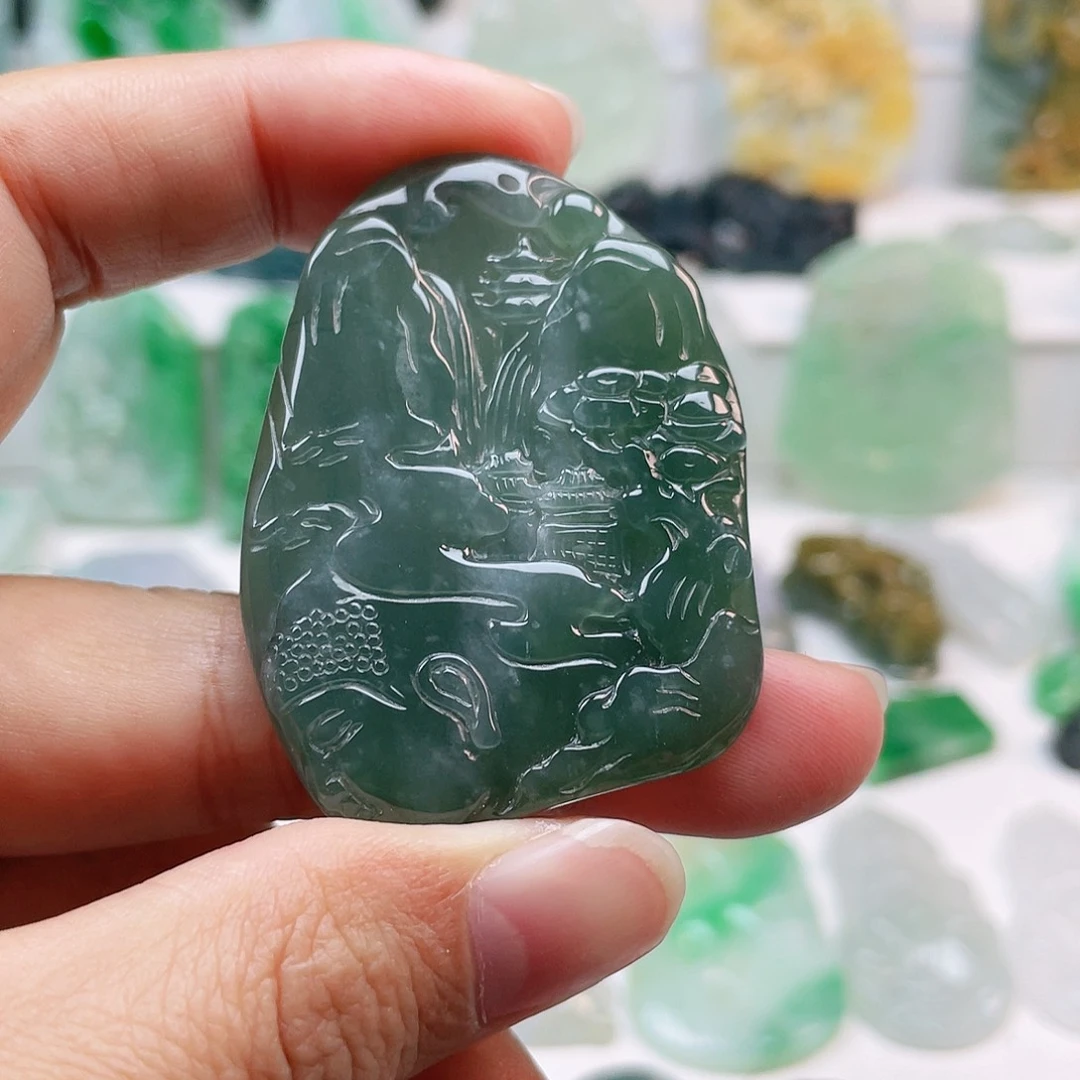 翡翠颈饰未镶嵌山水