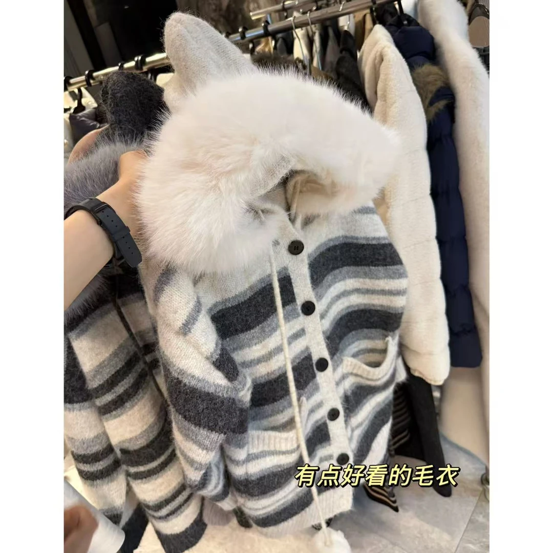 徐秋阳   条纹毛球（绵羊毛）冬季新款百搭时尚显瘦毛衣SW015