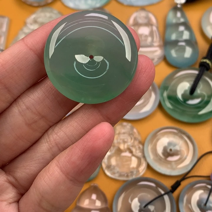 颈饰未镶嵌翡翠….