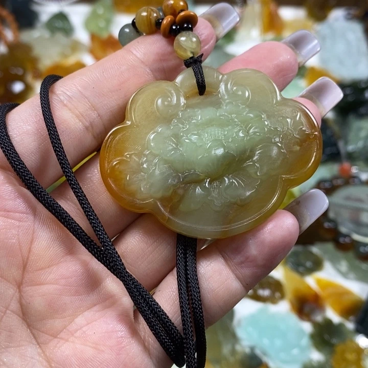 蛇纹石玉未镶嵌吊坠