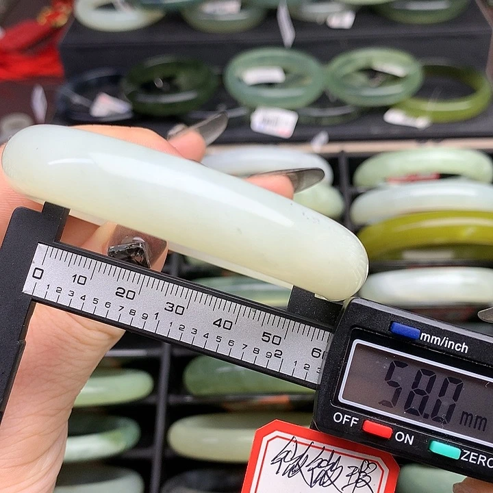 蛇纹石玉手镯未镶嵌566