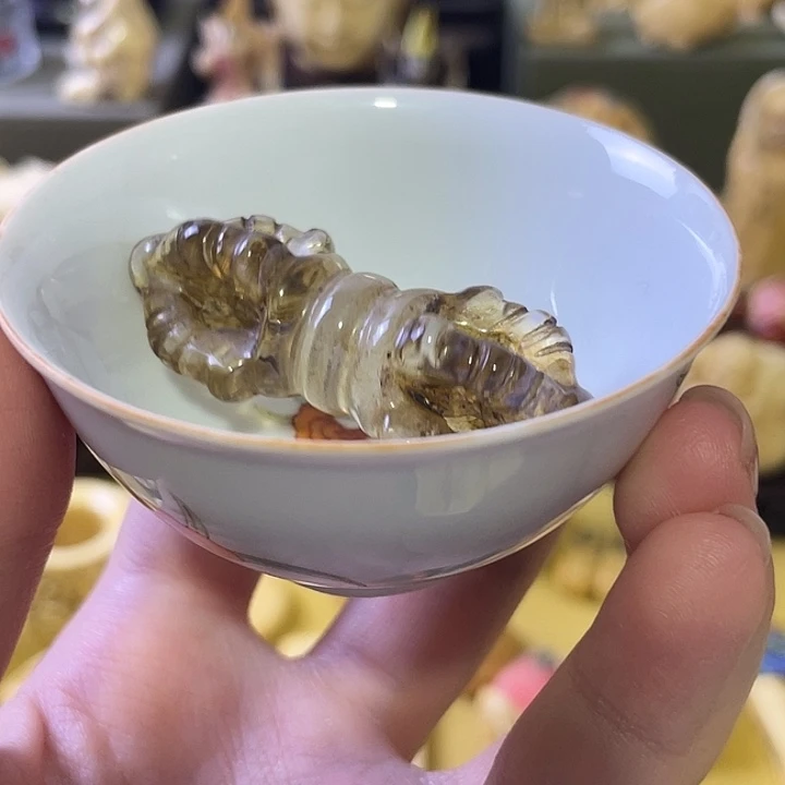 晴***朗瓷片精致雕刻工艺品