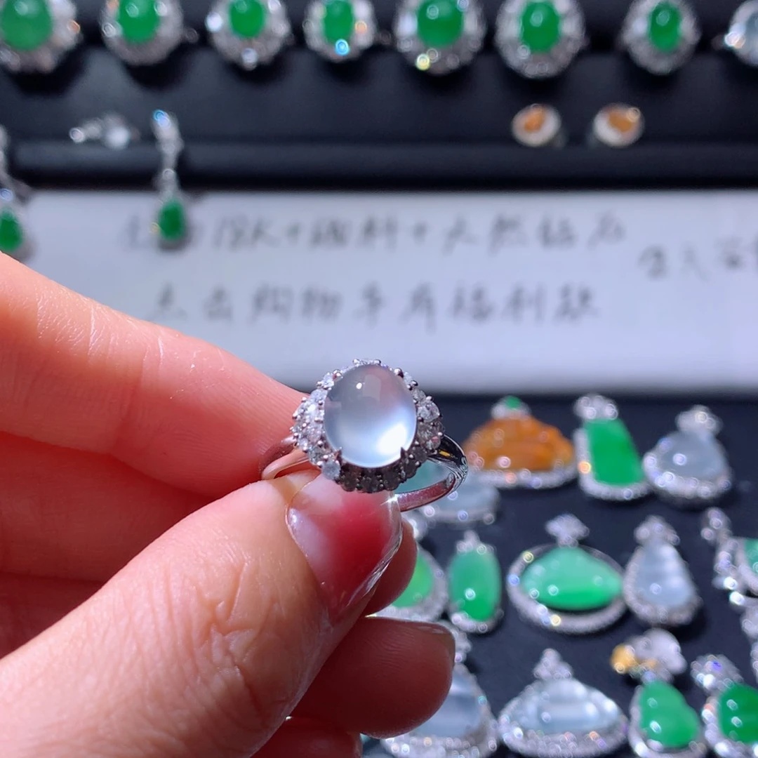 18K金镶嵌戒指翡翠