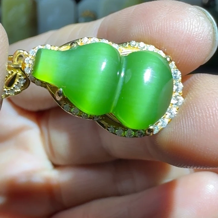 和田玉银S925镶嵌颈饰俄料苹果绿猫眼葫芦