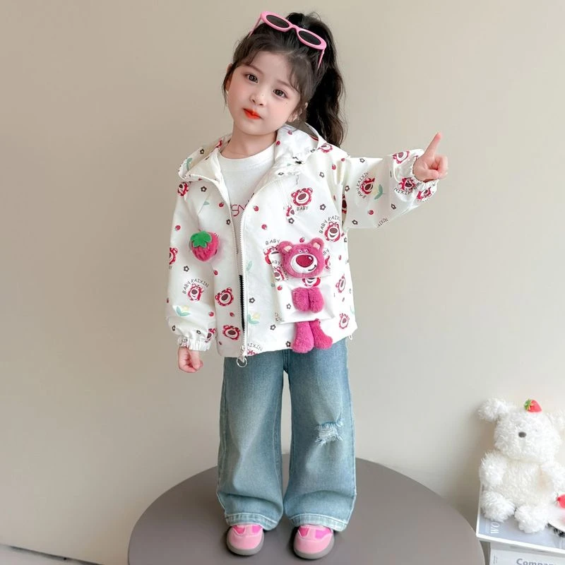 女童外套春秋款2025新款儿童秋装女宝宝可爱草莓熊玩偶拉链上衣潮