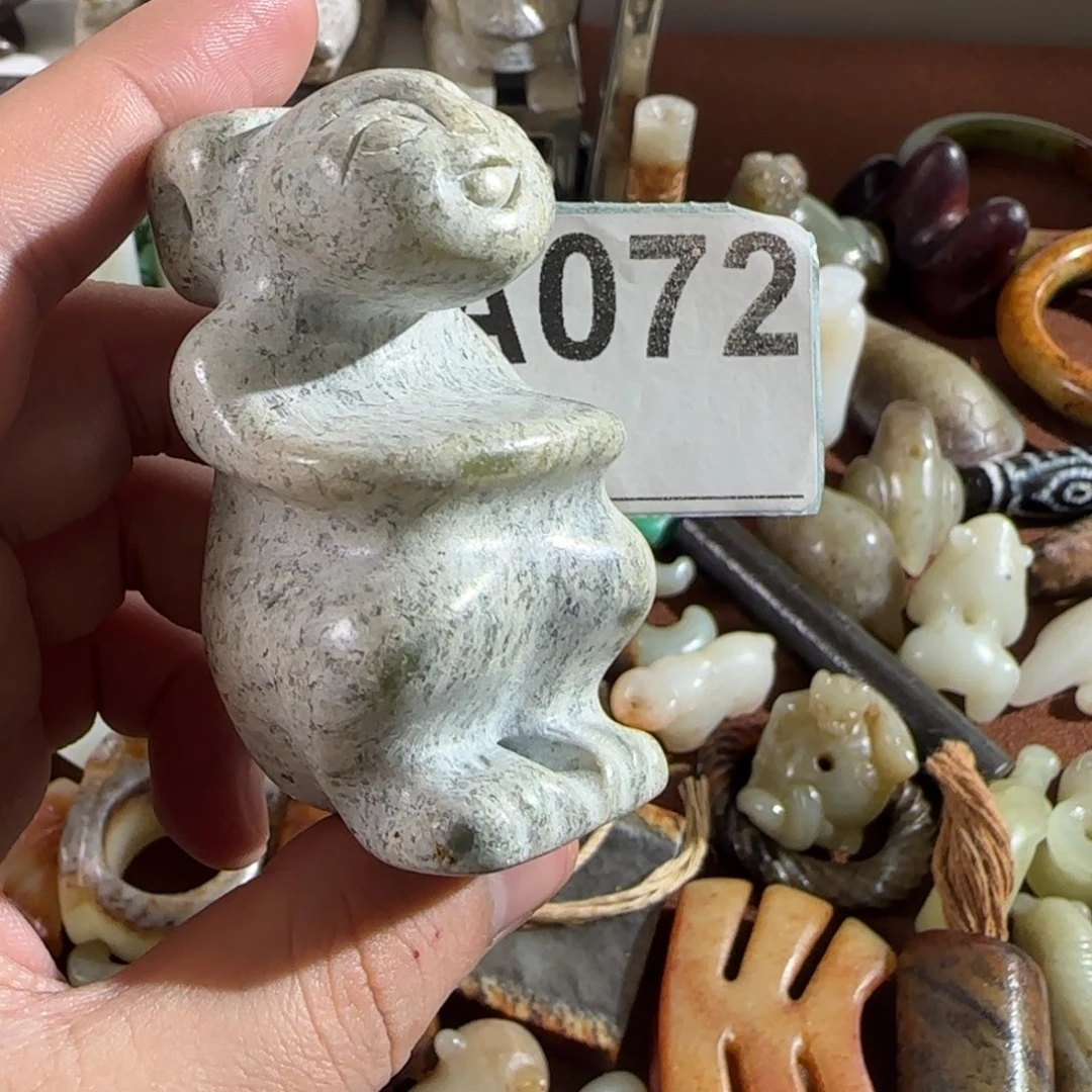 未镶嵌蛇纹石玉颈饰