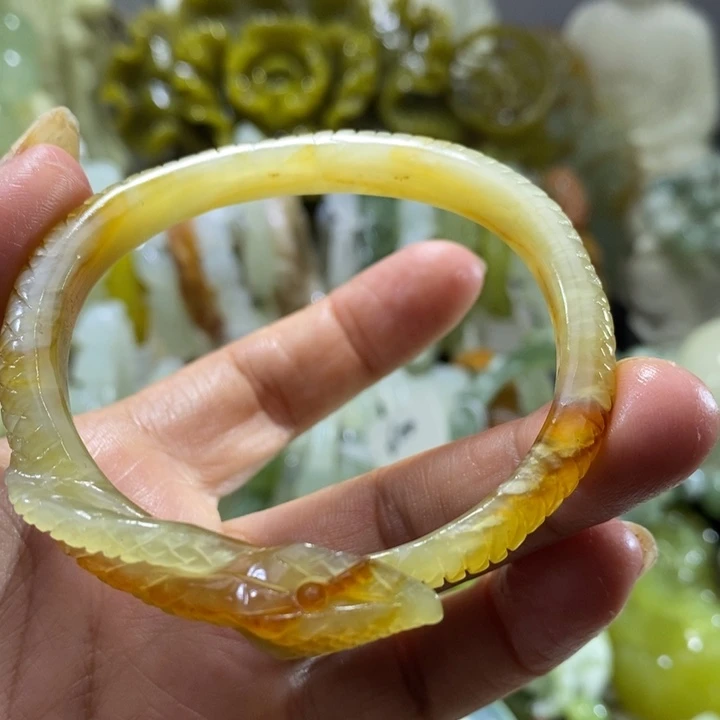 岫玉未镶嵌岫玉手镯55.