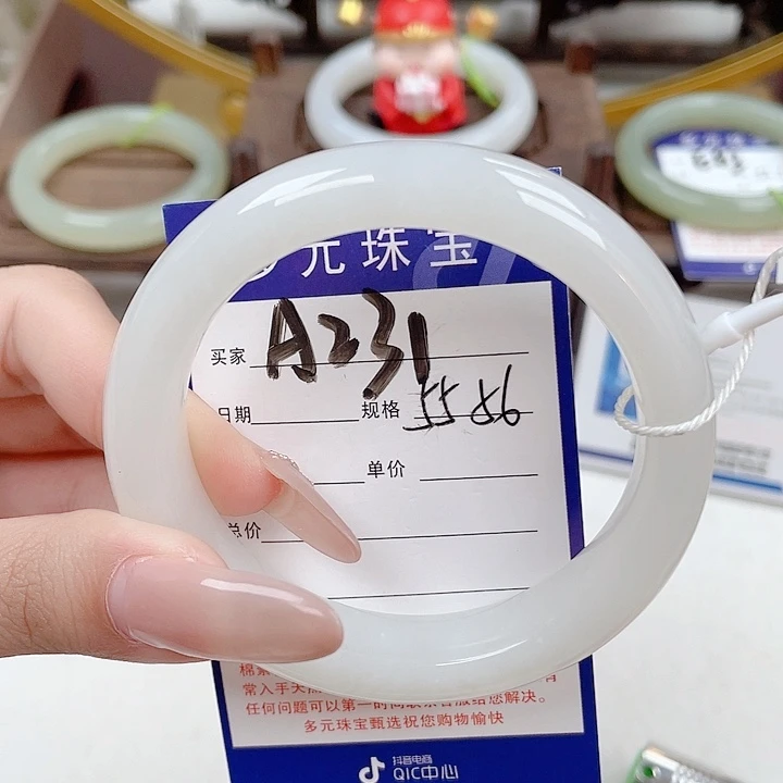 和田玉未镶嵌手镯