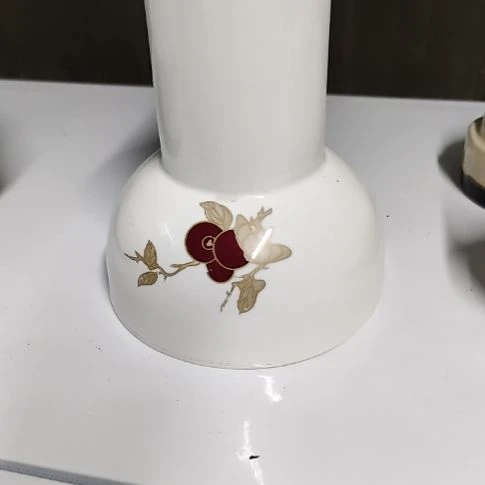 瓷片瓷片，各种摆件，均有瑕疵。沙锅！