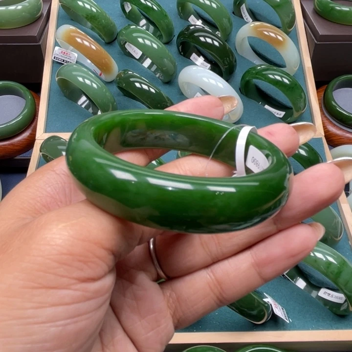 和田玉(碧玉)未镶嵌手镯