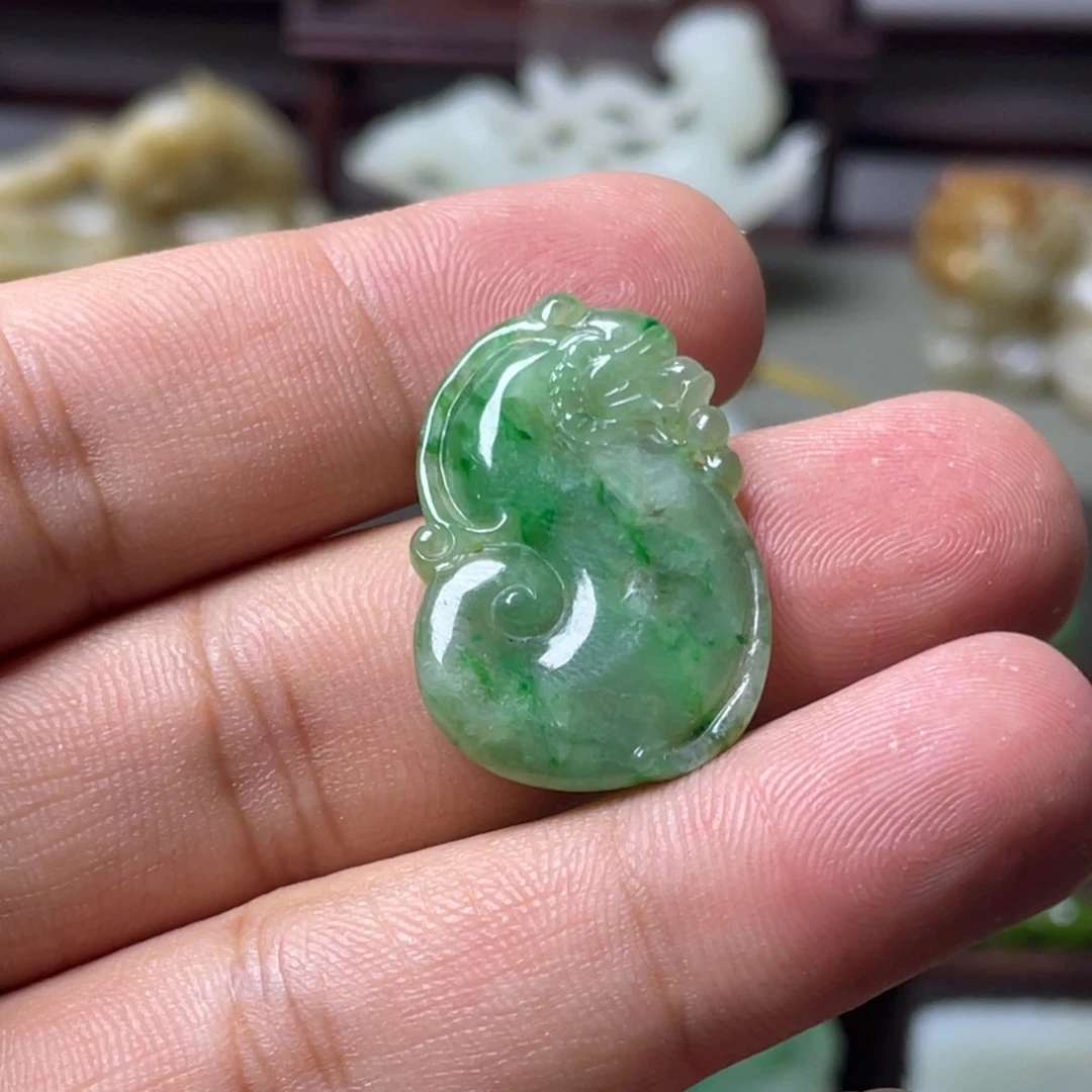 翡翠挂件未镶嵌坠