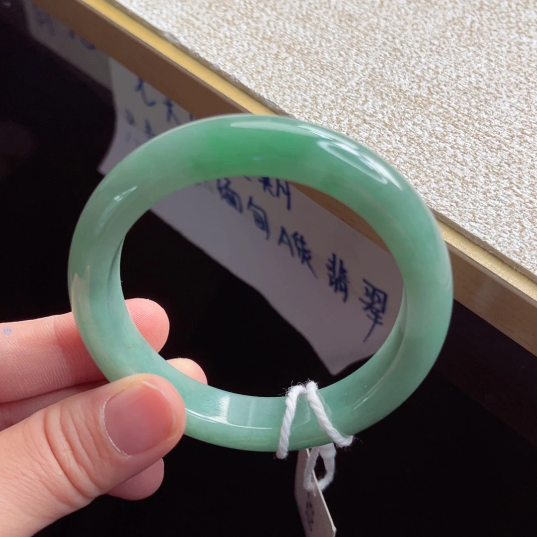 翡翠未镶嵌手镯手镯