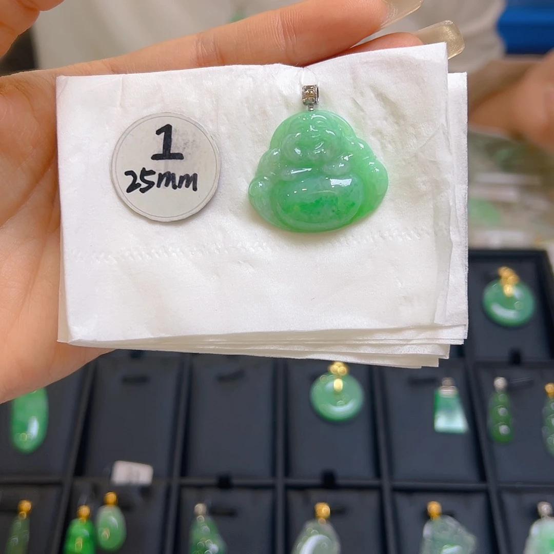 翡翠颈饰18K金镶嵌翡翠